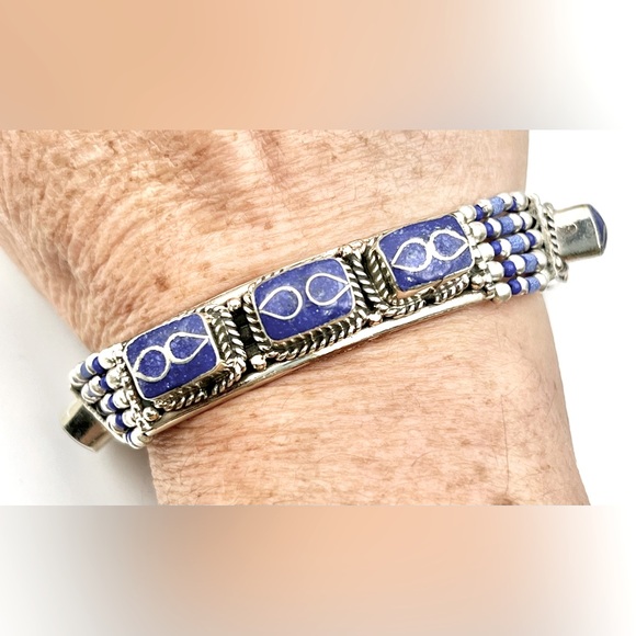 TIBETAN LAPIS LAZULI BRACELET - Picture 13 of 15